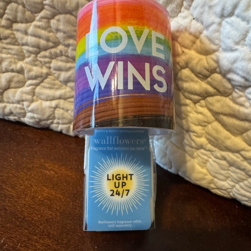 Bath & Body Works Love Wins WallFlower